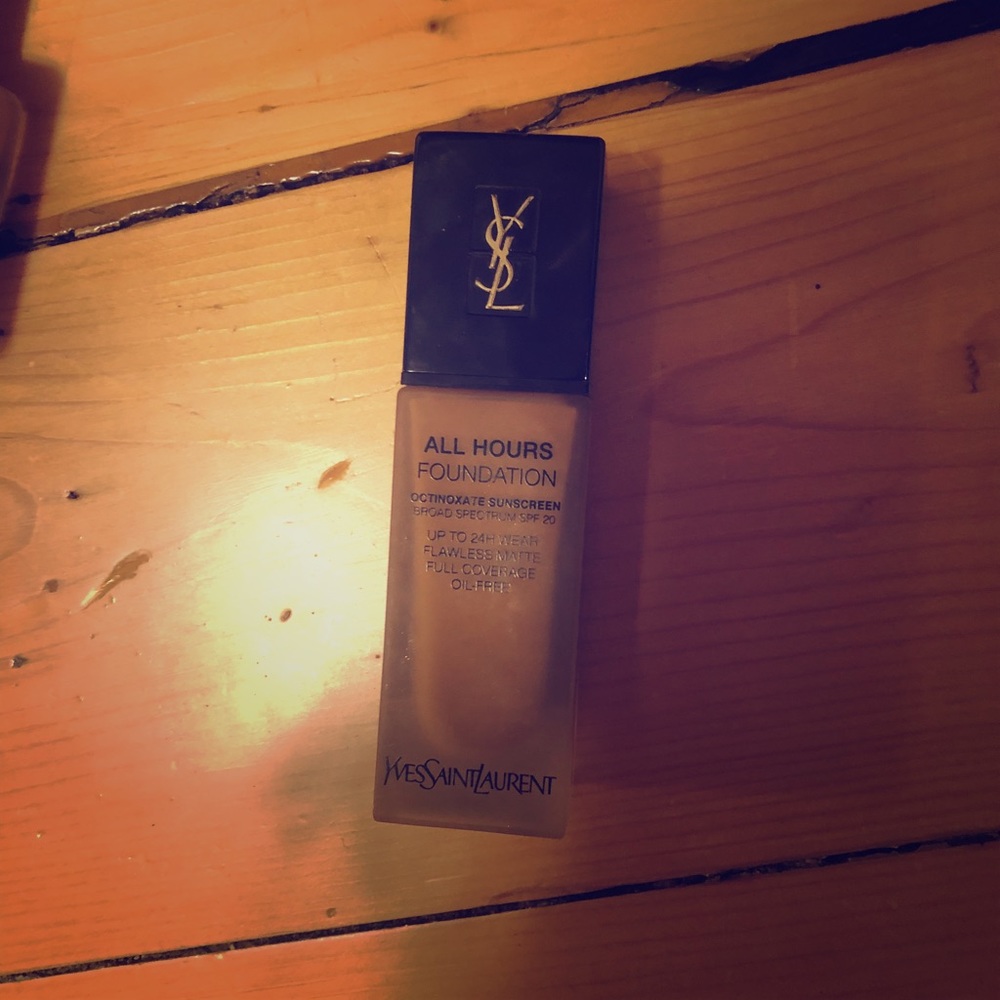 YSL ALL HOURS FOUNDATION. Shade: mocha